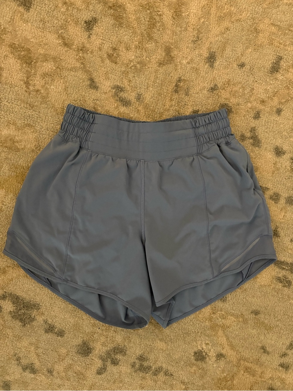 Lululemon High Rise Hotty Hot 4” lined shorts - size 4